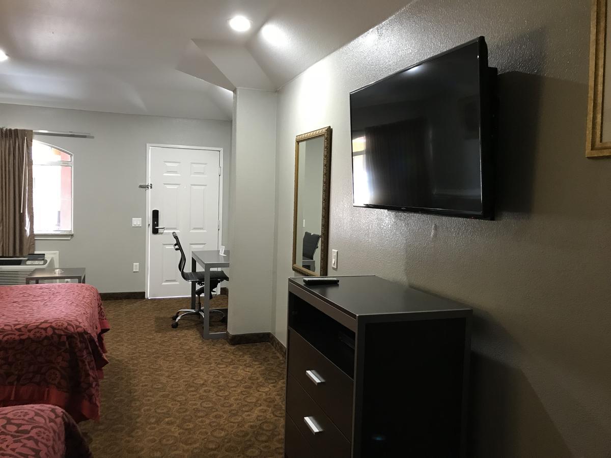 Camelot Inn And Suites Aldine Exterior foto