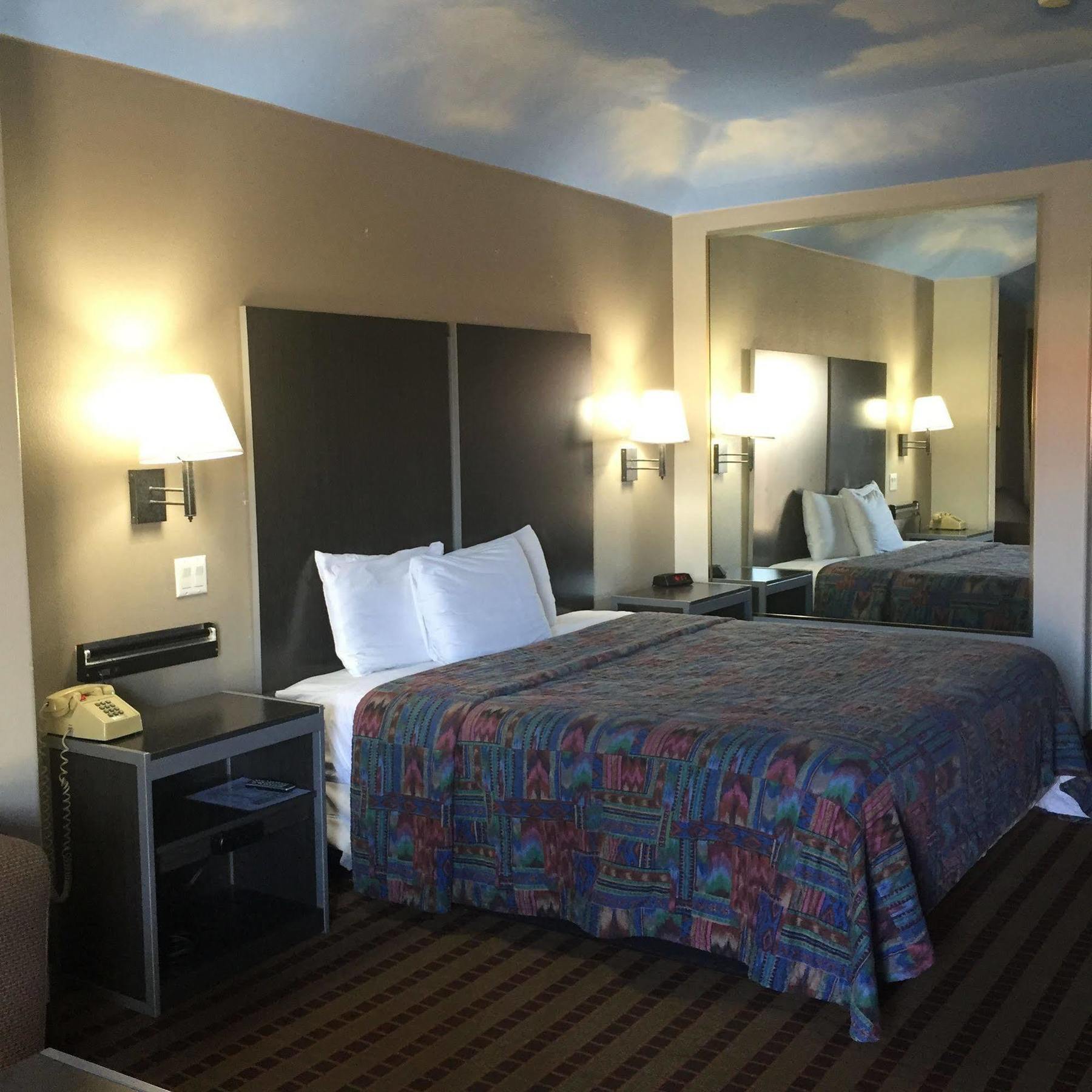 Camelot Inn And Suites Aldine Exterior foto